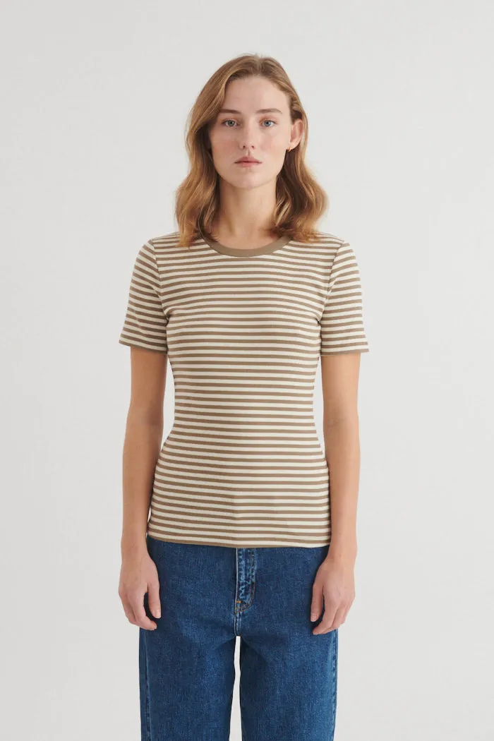basic-apparel-ludmilla-o-neck-t-shirt-covert-garden-birch-bio image 1