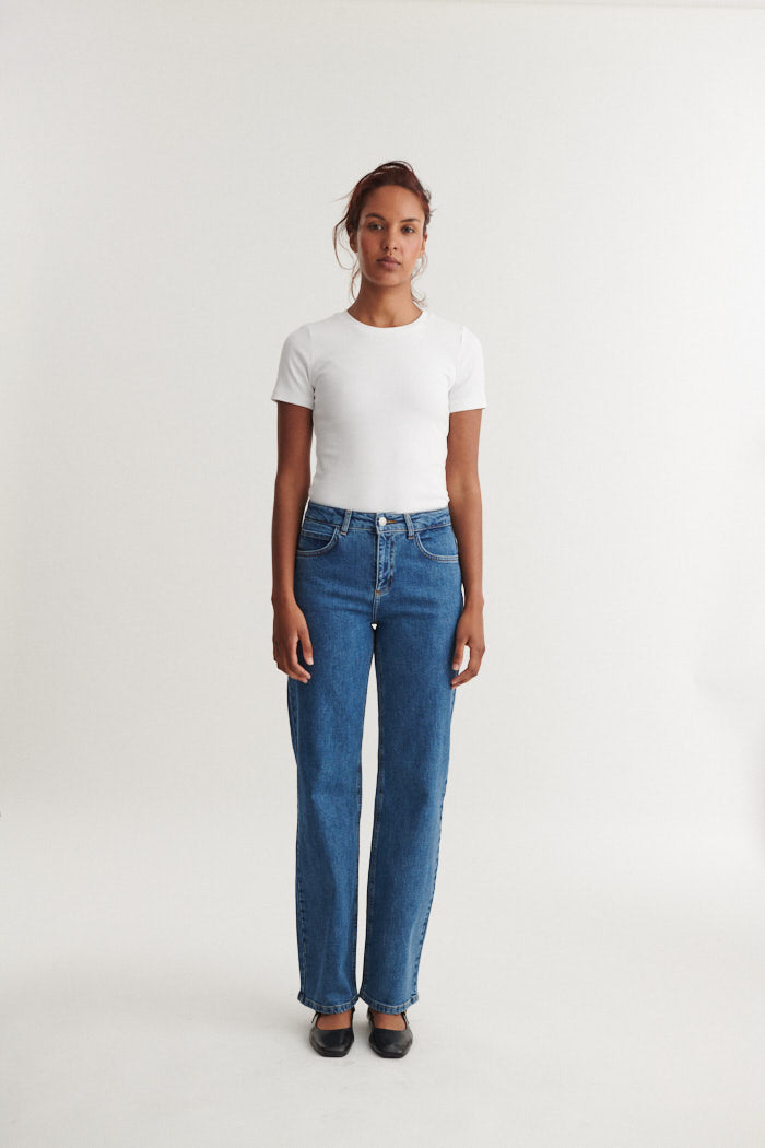 basic-apparel-elisa-jeans-straight-mid-blue-bio-baumwolle image 3