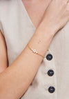 fable-england-jasmine-pearl-armband-gold-blumen image 2