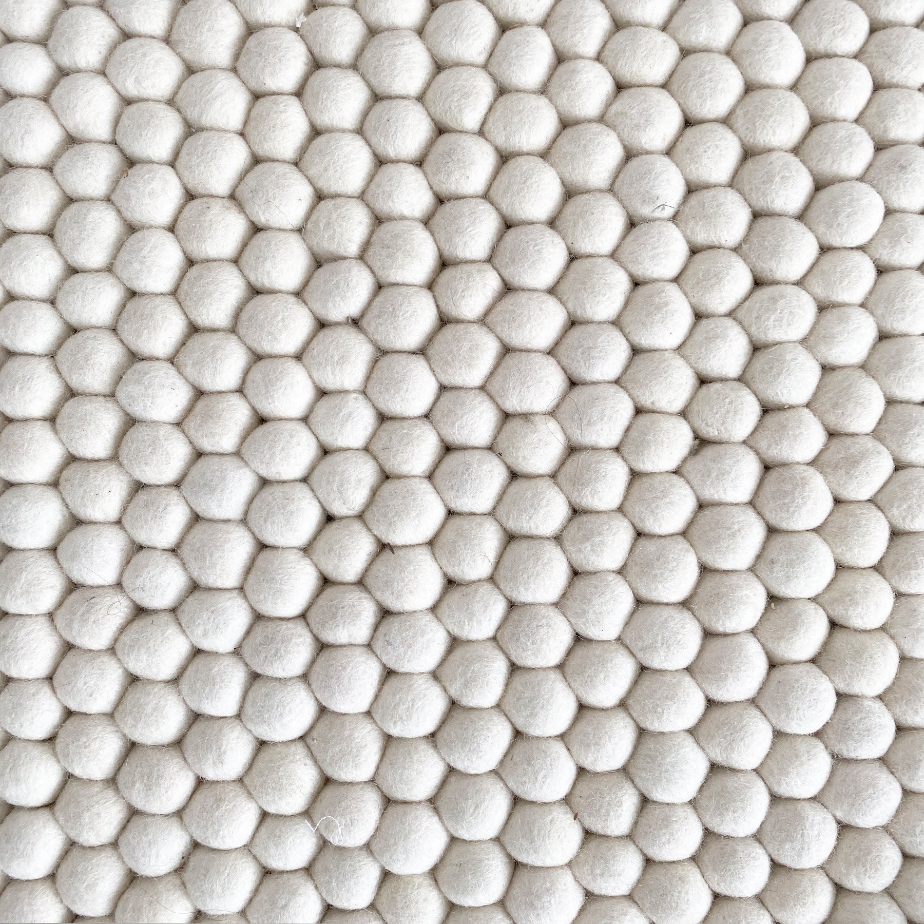 care-by-me-snow-drop-rug-wollteppich-grau-150 image 4