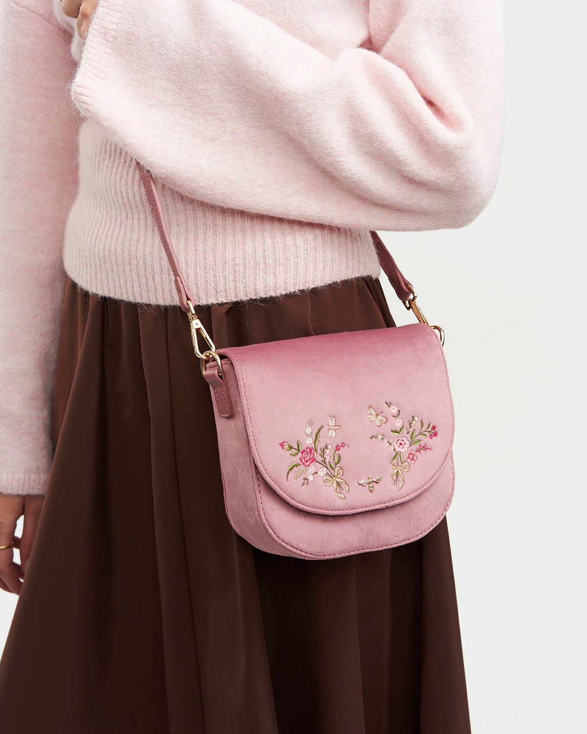 fable-england-beth-saddle-handtasche-rosa-samt-bestickt image 2