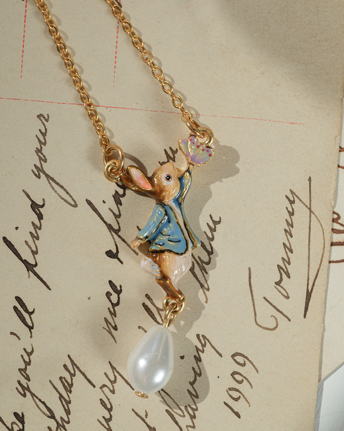 fable-england-peter-rabbit-butterfly-halskette-gold-perle image 2