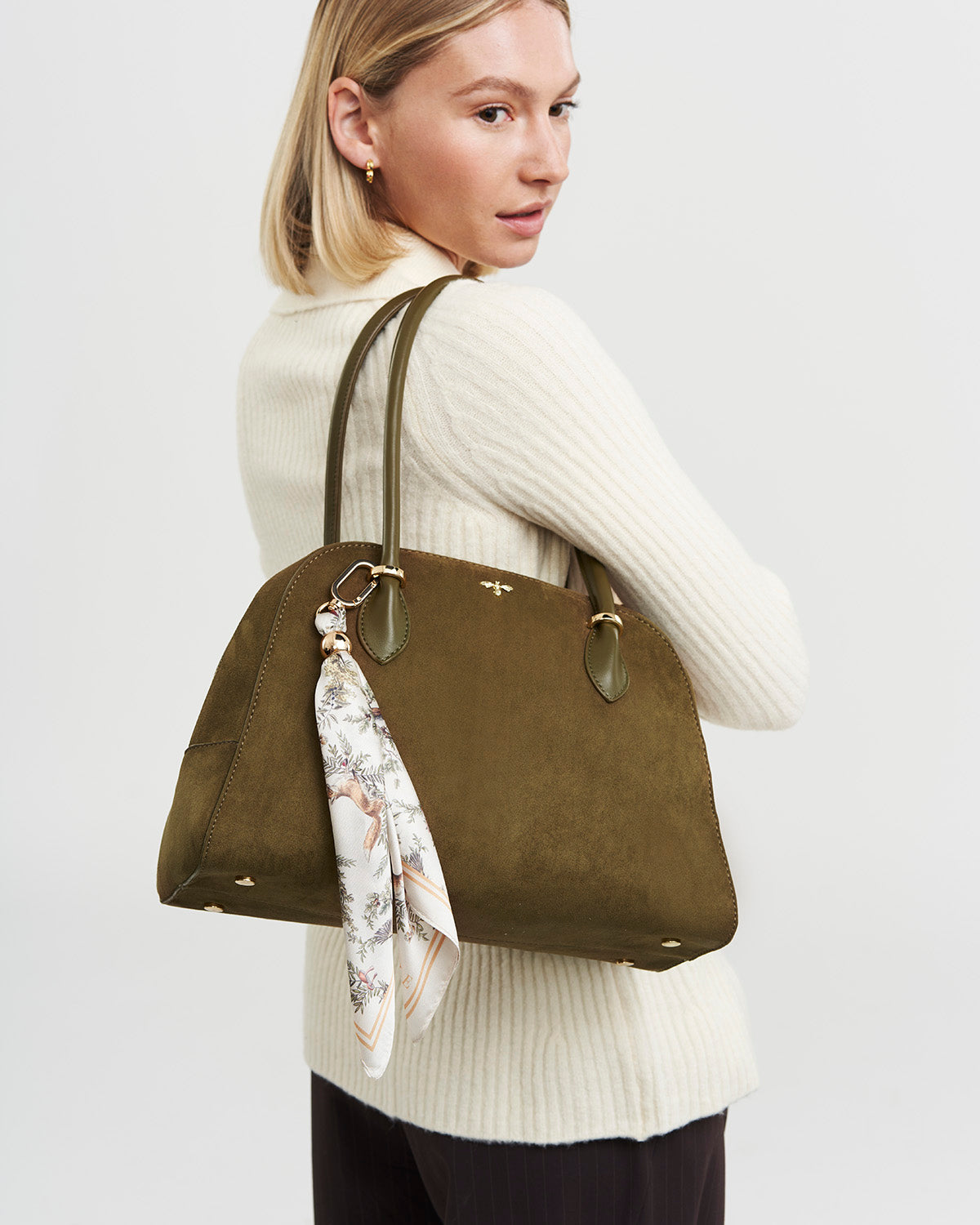 fable-england-amelia-faux-suede-schultertasche-khaki image 2