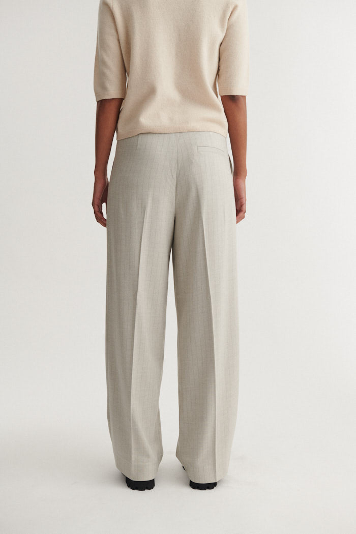basic-apparel-marjo-pants-stoffhose-chincilla-weites-bein image 4