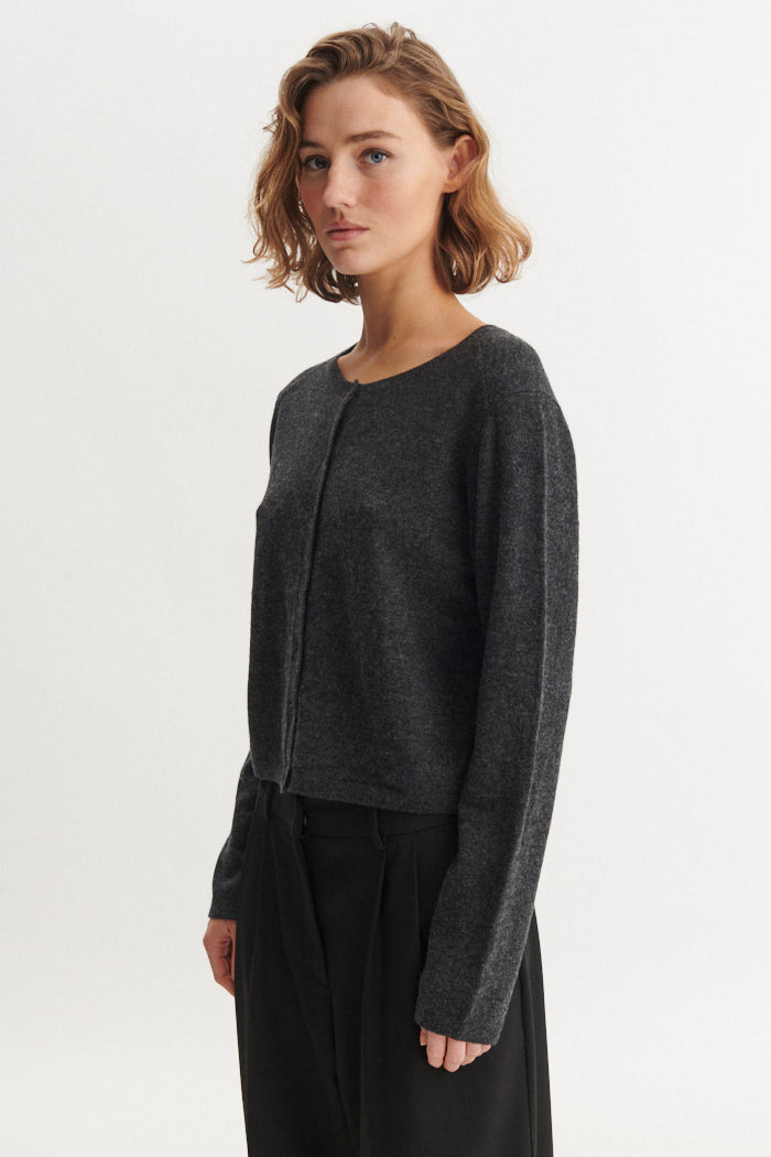 basic-apparel-selem-cardigan-dunkelgrau-merinowolle image 2