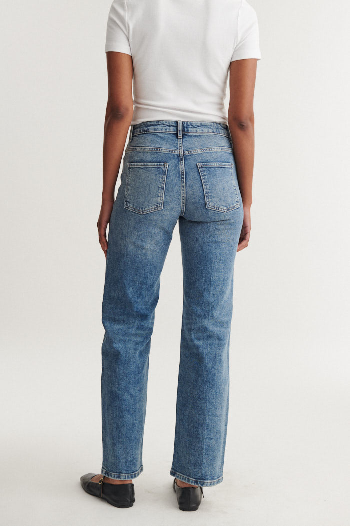 basic-apparel-elisa-jeans-mom-jeans-stone-washed-bio-baumwolle image 3