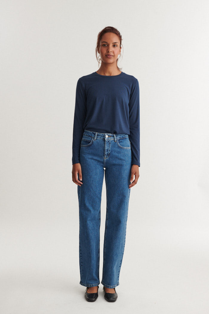 basic-apparel-jolanda-ls-tee-langarmshirt-navy-tencel image 4
