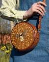 fable-england-bumble-circle-bag-handtasche-biene-stickerei image 2
