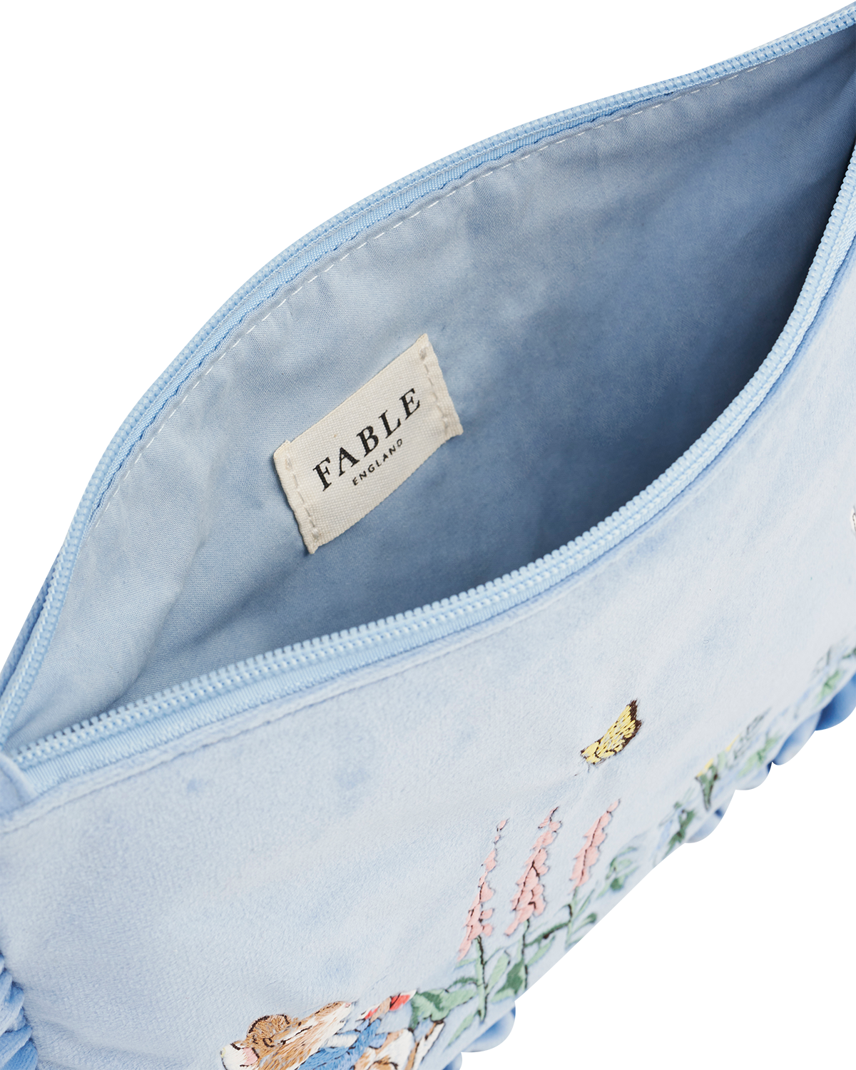 fable-england-peter-rabbit-pouch-samt-blau-bestickt image 6
