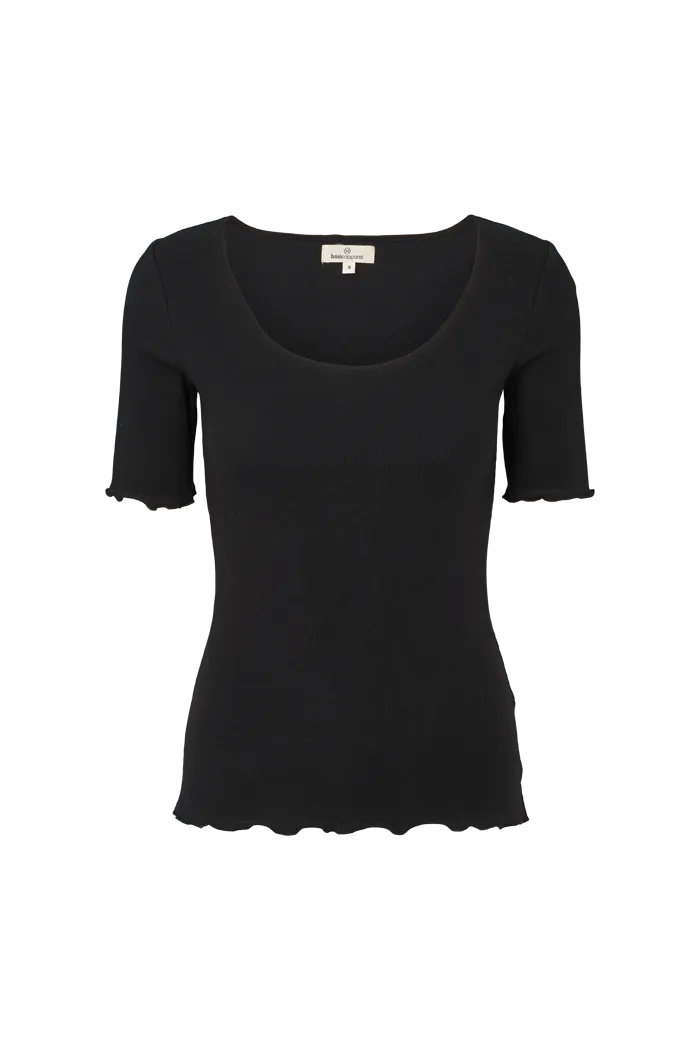 basic-apparel-ludmilla-scallop-tee-t-shirt-schwarz-bio image 1