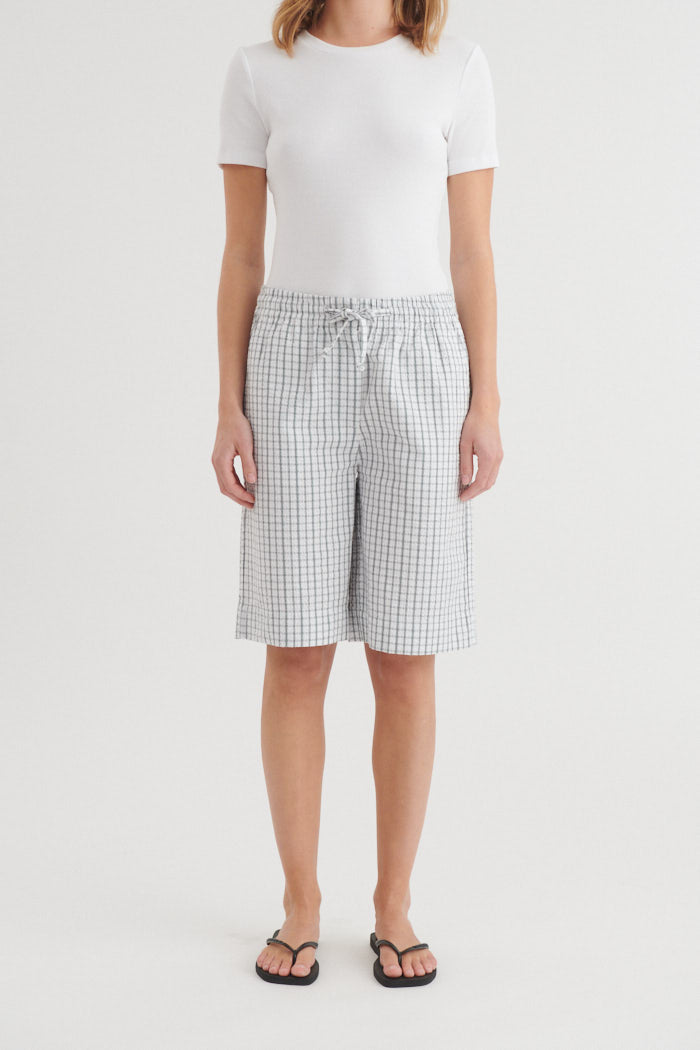 basic-apparel-asta-shorts-w-white-asphalt-bio-baumwolle image 1