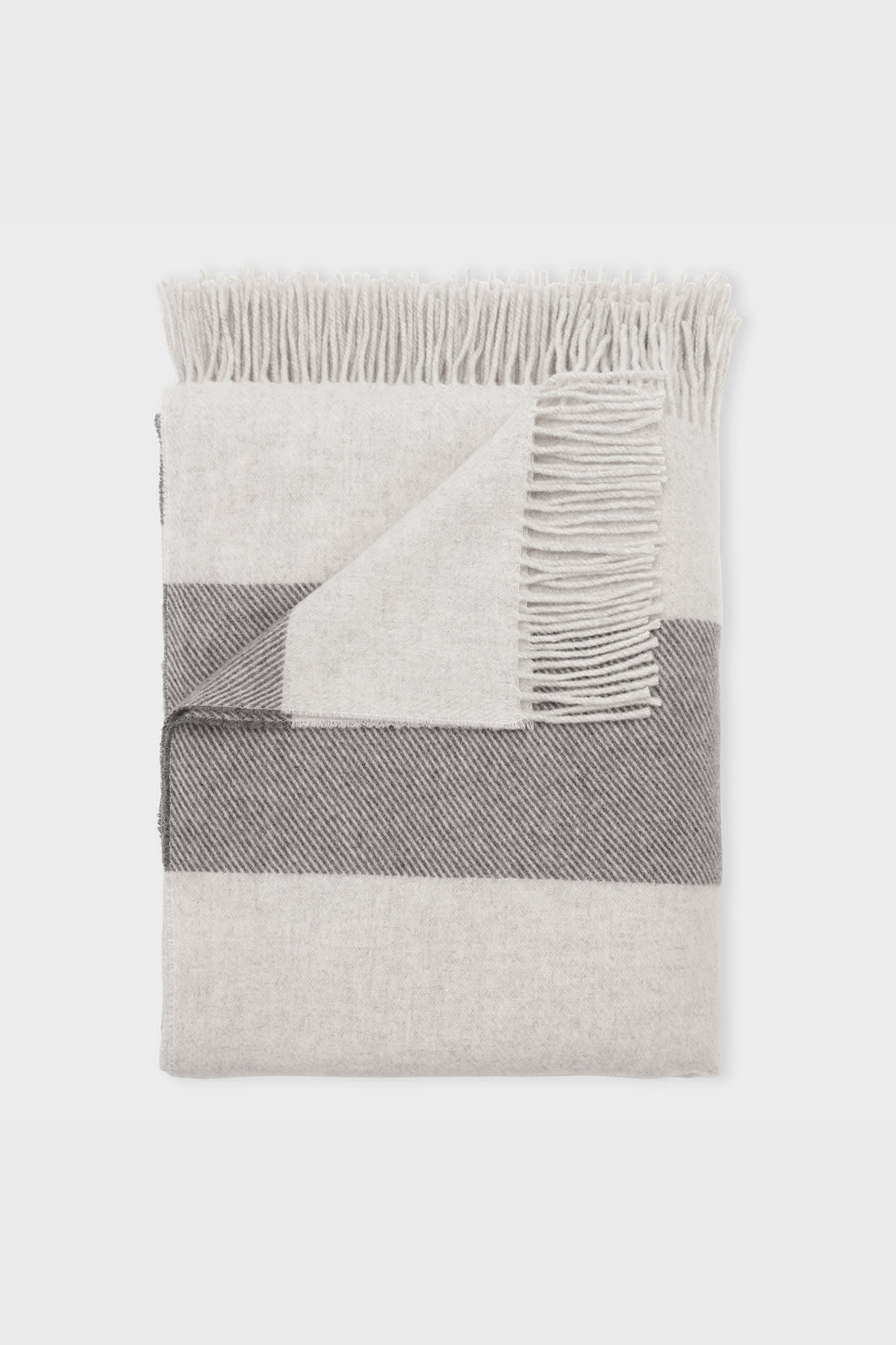 care-by-me-karla-throw-wolldecke-130x180-grau-gestreift image 3