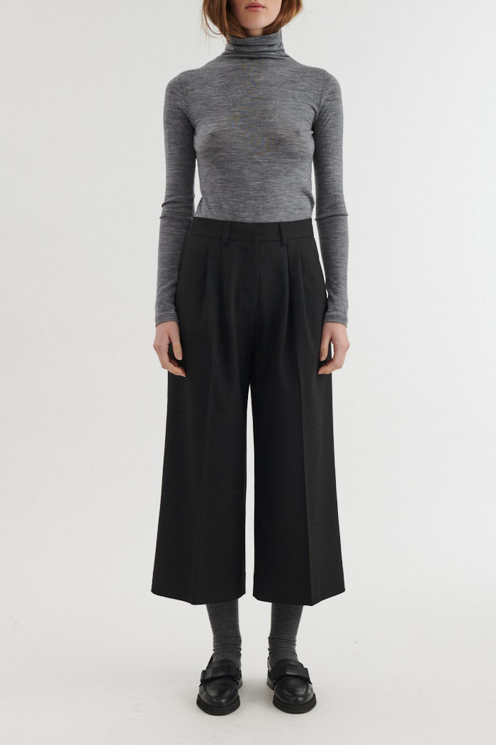basic-apparel-marjo-cropped-hose-black-recyceltes-polyester image 1