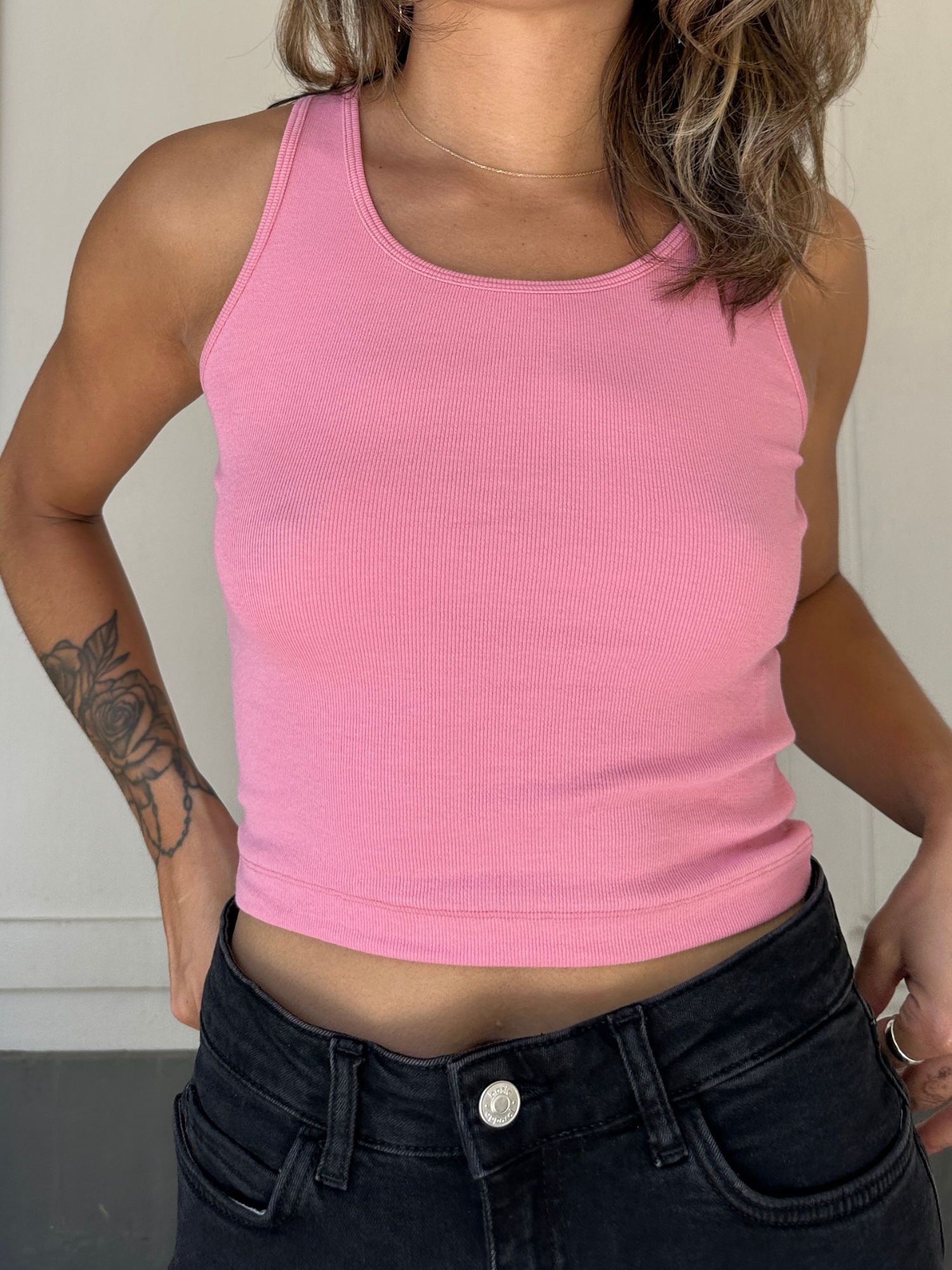 basic-apparel-ludmilla-crop-tank-top-cashmere-rose-bio image 2