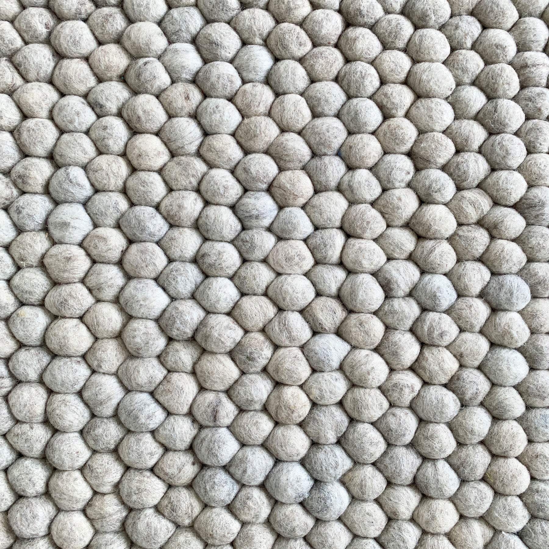 care-by-me-snow-drop-rug-wollteppich-grau-150 image 5