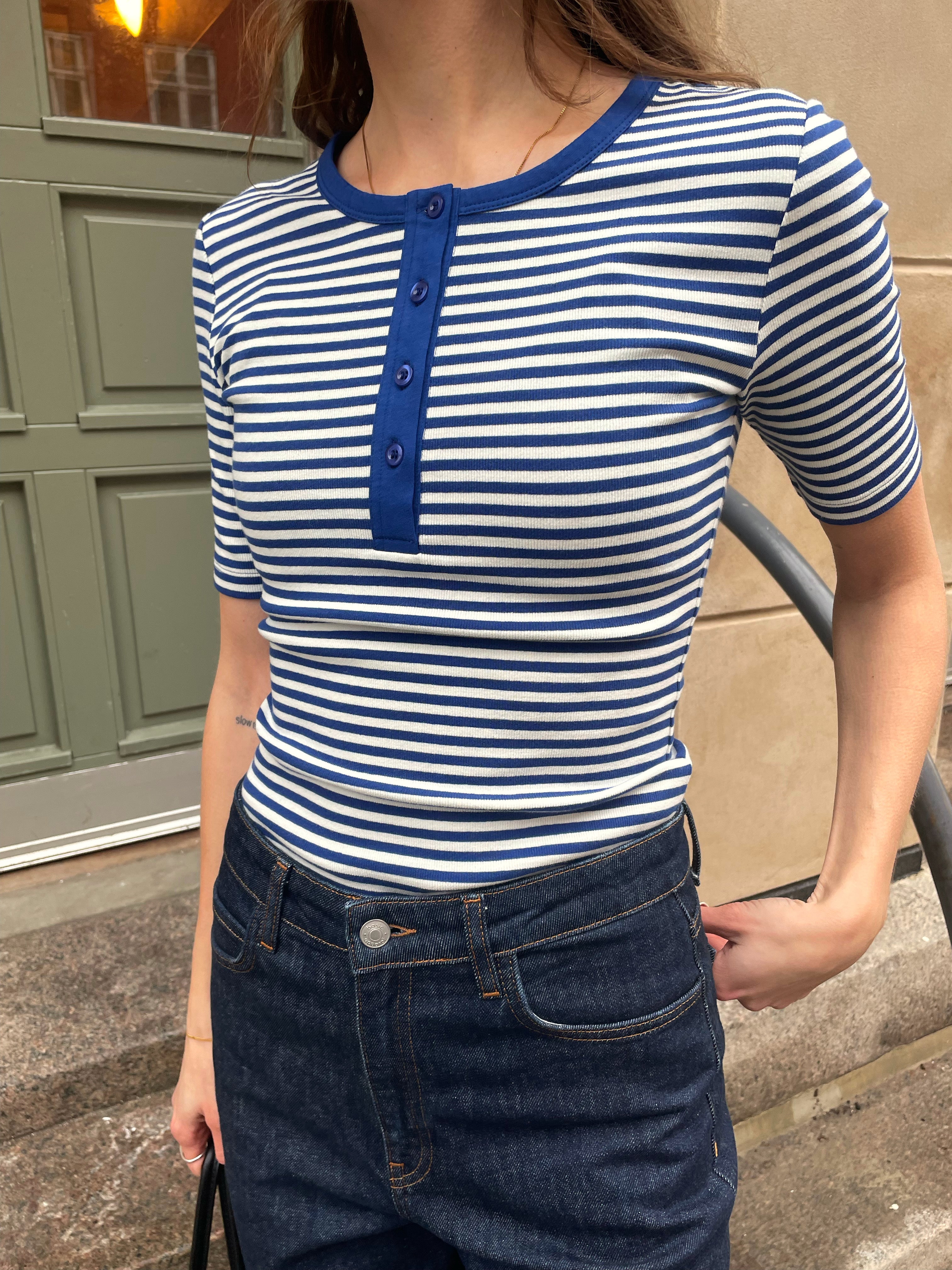 basic-apparel-ludmilla-top-streifen-blau-bio-baumwolle image 2