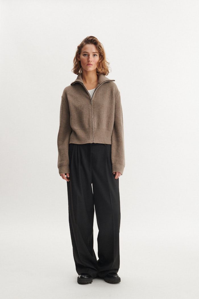 basic-apparel-cady-zip-cardigan-strickjacke-greige-wolle image 4