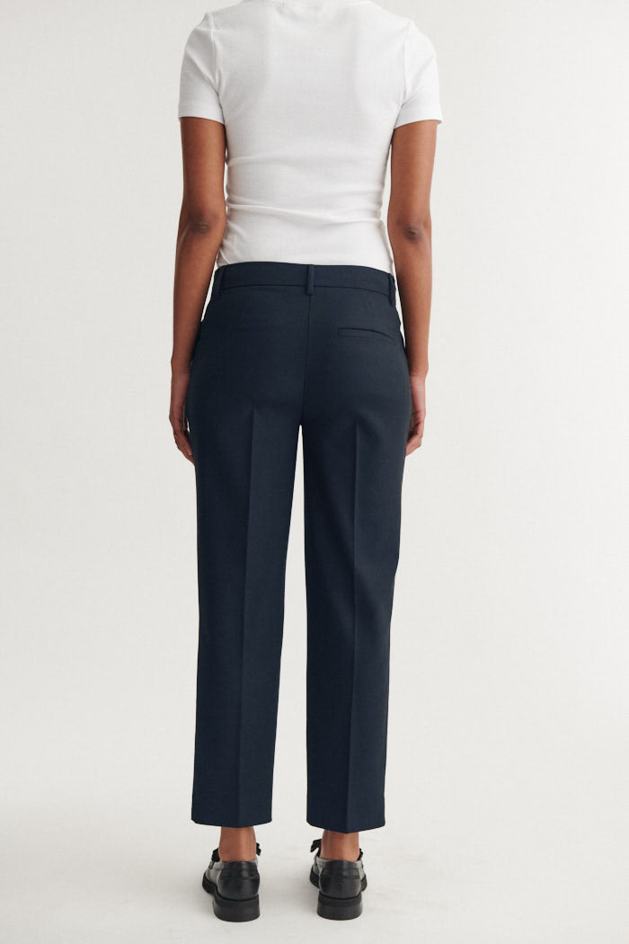basic-apparel-radi-slim-pants-stoffhose-navy-b-gelfalte image 3