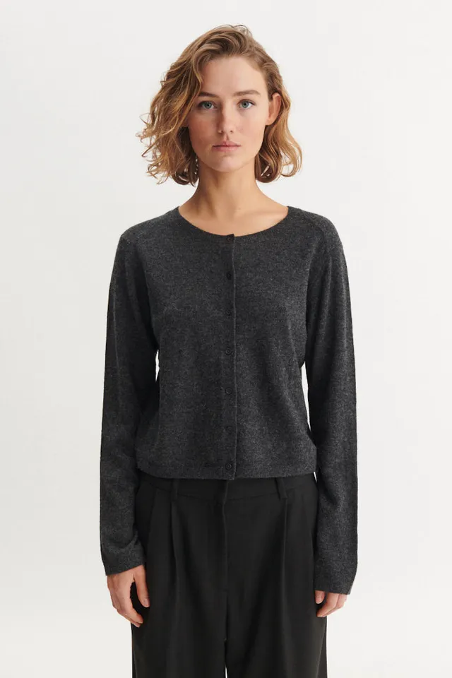 basic-apparel-selem-cardigan-dunkelgrau-merinowolle image 1