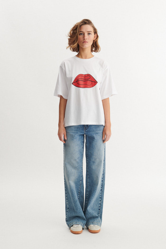 basic-apparel-raja-tee-t-shirt-bright-white-red-lip-bio image 4