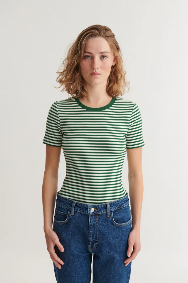 basic-apparel-ludmilla-o-neck-t-shirt-gr-n-bio-baumwolle image 1