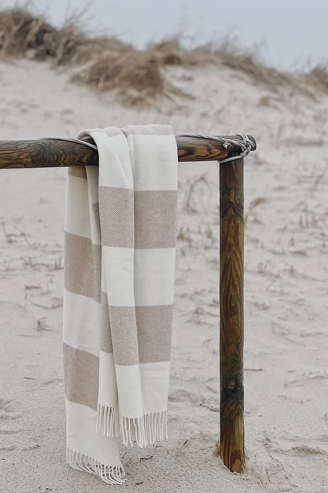 care-by-me-karla-throw-wolldecke-130x180-grau-gestreift image 1