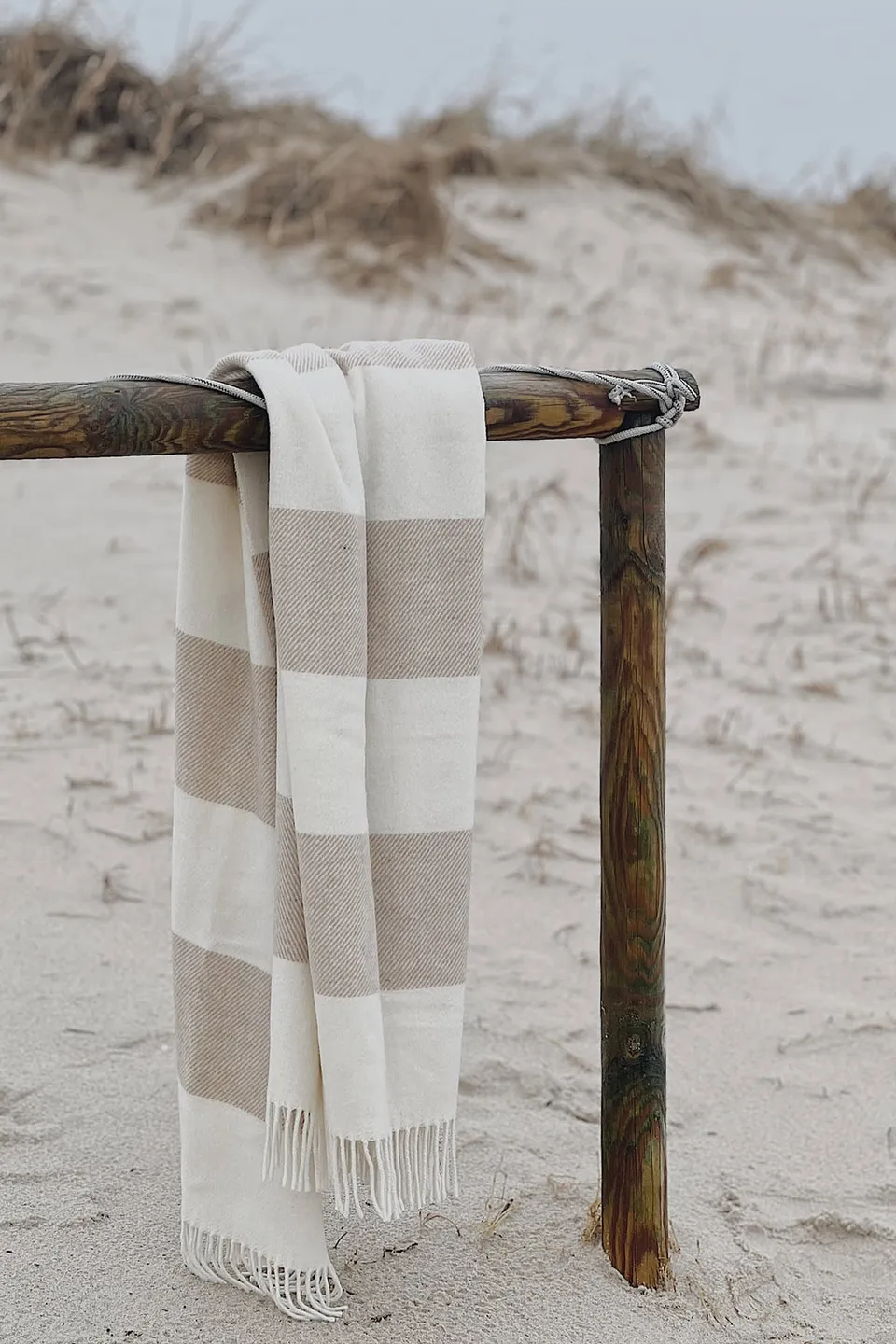 care-by-me-karla-throw-wolldecke-130x180-grau-gestreift image 1