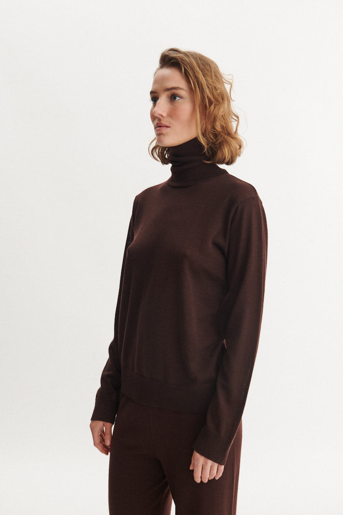 basic-apparel-vera-roll-neck-pullover-chocolate-torte-merino image 2