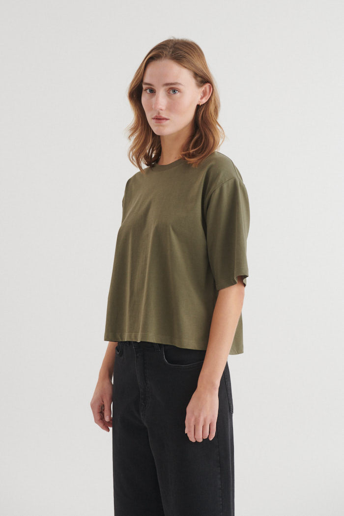 basic-apparel-raji-peace-love-t-shirt-riviera-bio image 4