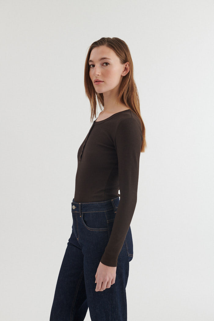 basic-apparel-ludmilla-granddad-langarmshirt-braun-bio image 2