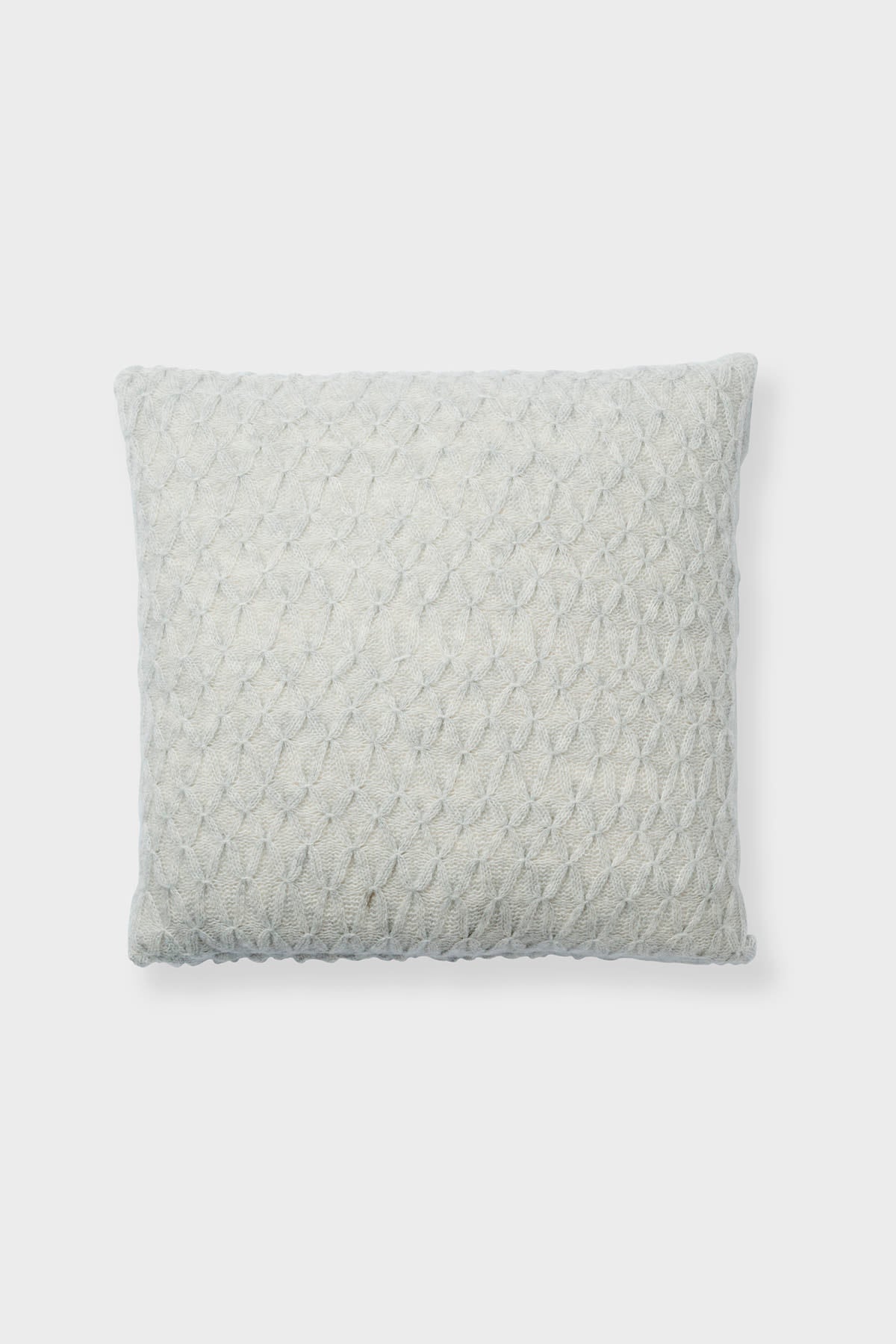 care-by-me-agnes-kissen-50x50-light-grey-cashmere-seide image 2