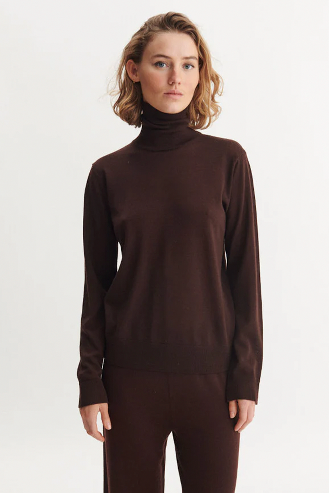 basic-apparel-vera-roll-neck-pullover-chocolate-torte-merino image 1