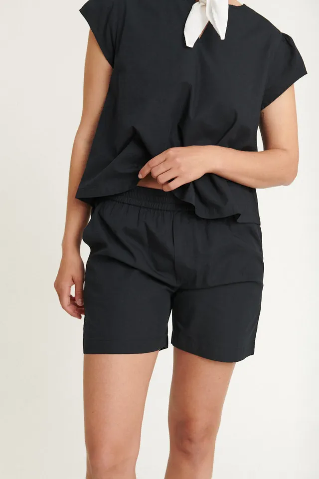 basic-apparel-silje-shorts-schwarz-bio-baumwolle image 1