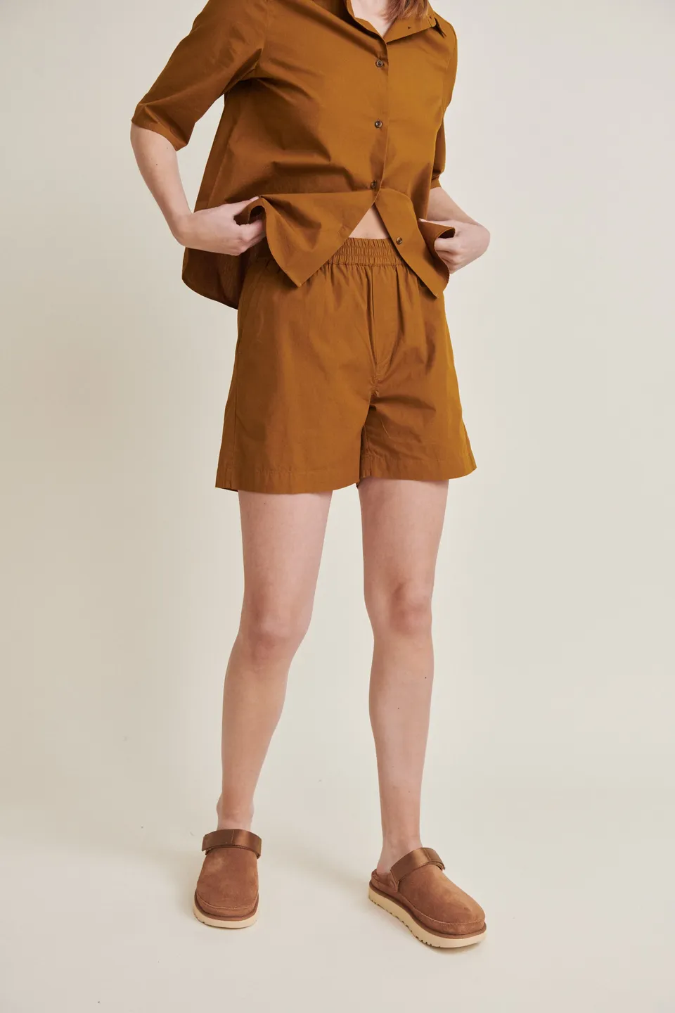 basic-apparel-silje-shorts-tapenade-bio-baumwolle-damen image 1