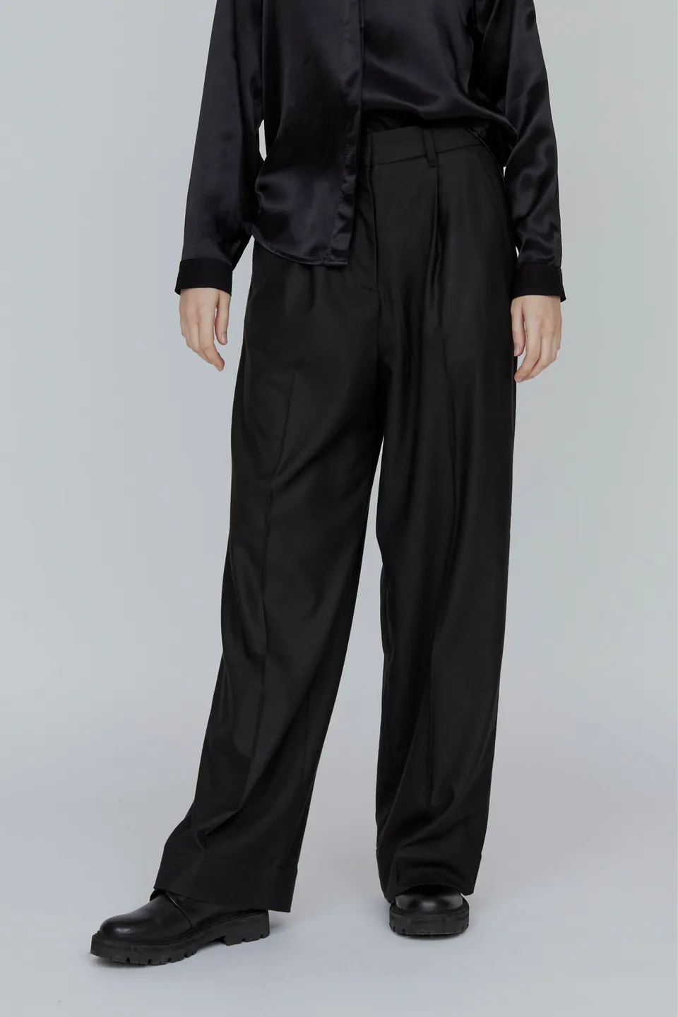 basic-apparel-marge-hose-black-weites-bein-mit-stretch image 1
