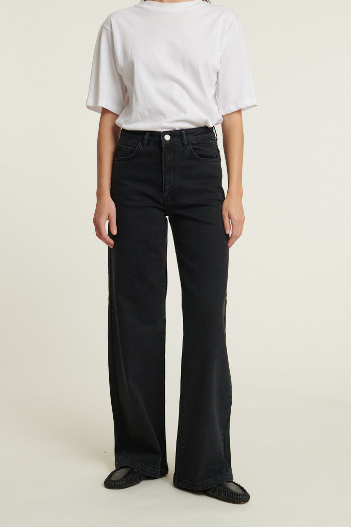 basic-apparel-enya-black-jeans-damen-schwarz-weites-bein image 1