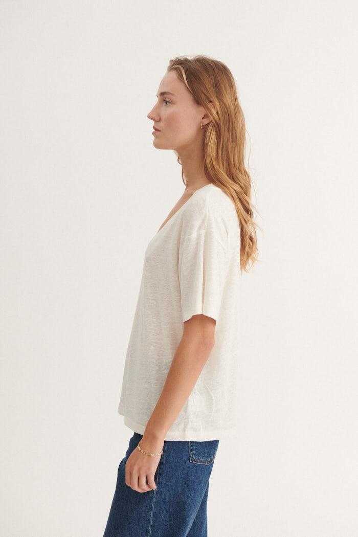 basic-apparel-ryda-v-neck-tee-t-shirt-off-white-leinen image 2