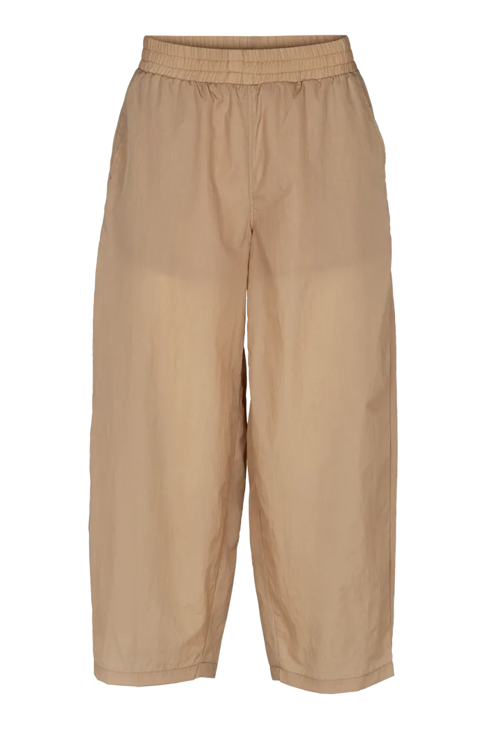 basic-apparel-viola-ba543-08-cropped-pants-travertine-nylon image 1