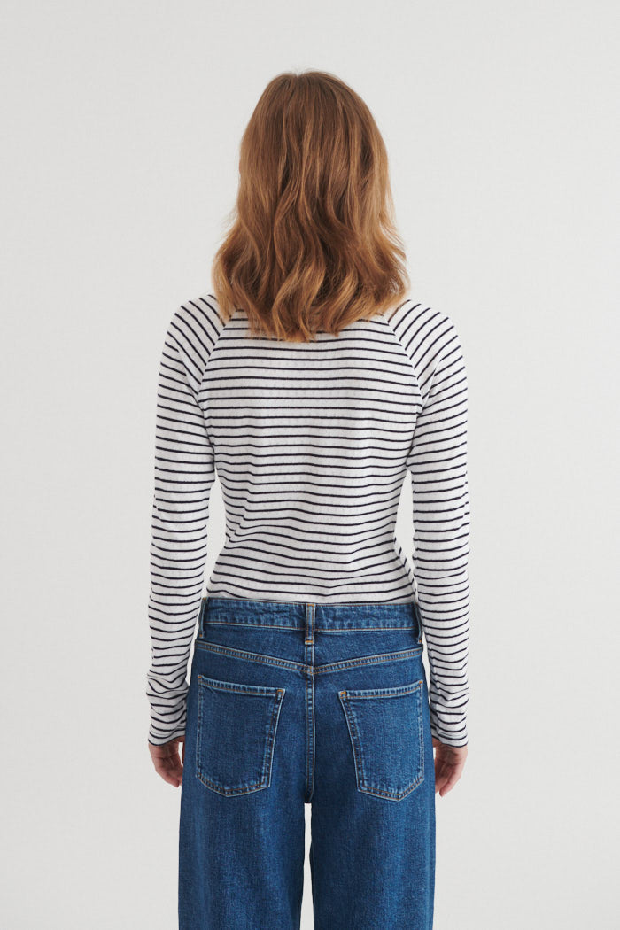 basic-apparel-arense-ls-tee-langarmshirt-wei-blau-streifen image 3