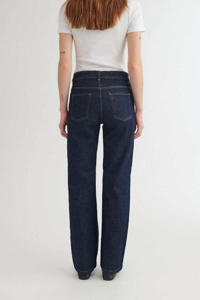 basic-apparel-elisa-rinse-wash-jeans-raw-denim-bio-baumwolle image 4