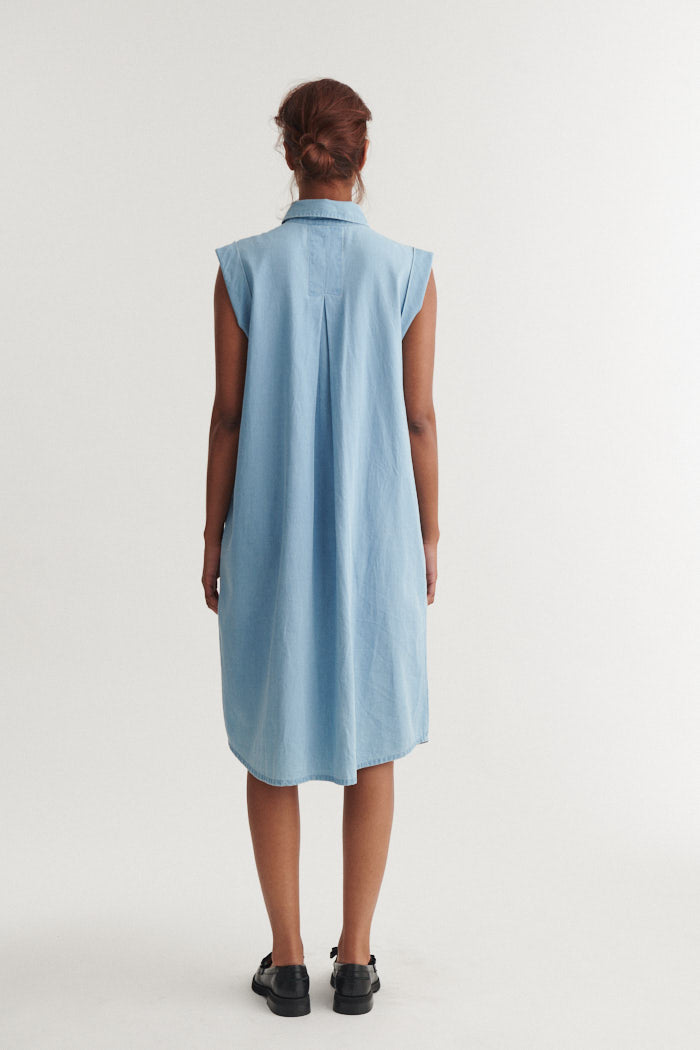 basic-apparel-cody-dress-jeanskleid-light-wash-bio-baumwolle image 2