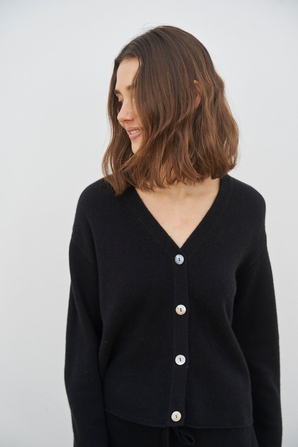 care-by-me-madeline-cardigan-kaschmir-schwarz image 1
