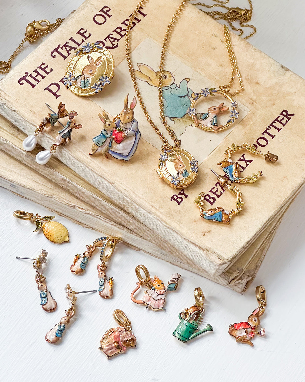fable-england-peter-rabbit-jumping-clover-hoop-ohrringe-gold image 7