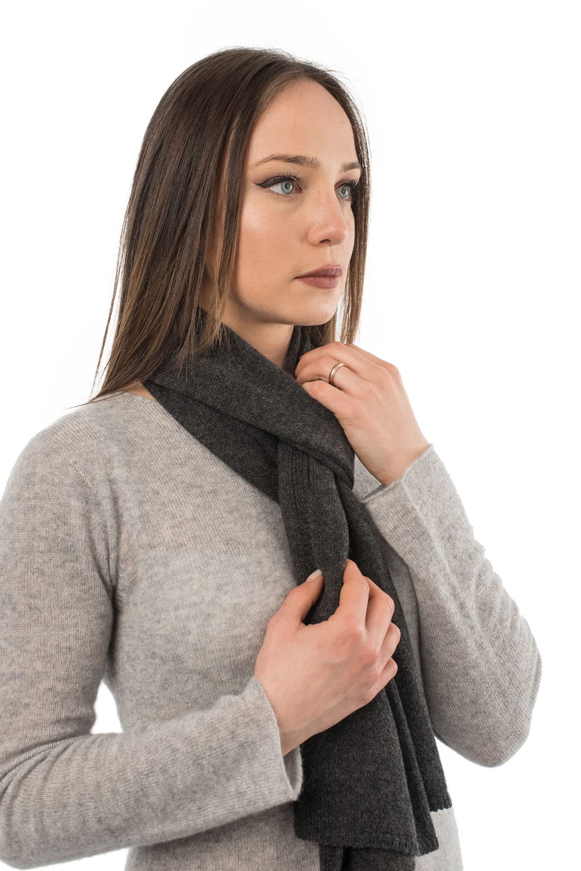 dalle-piane-scarf-uni-100-kaschmir-schal-anthrazit image 3