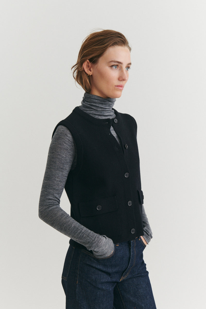 basic-apparel-sisa-vest-strickweste-black-bio-baumwolle-knopf image 2