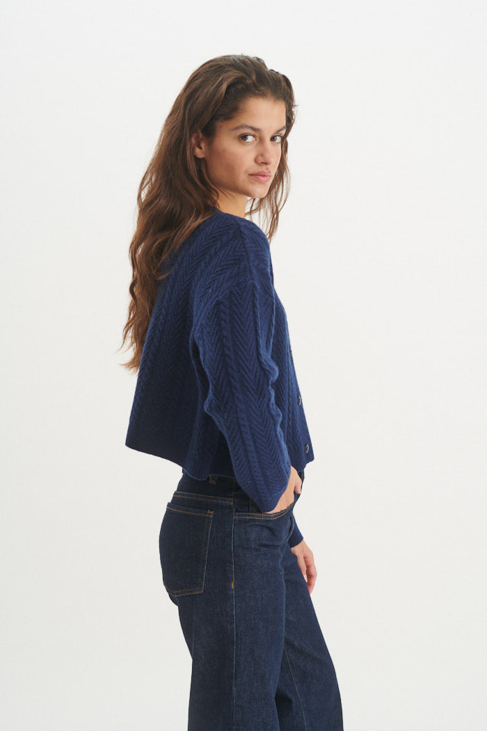 basic-apparel-selem-cable-cardigan-merino-navy image 2