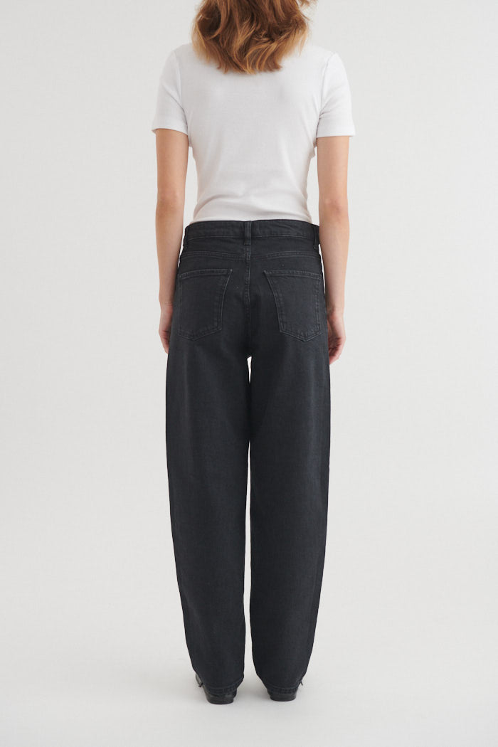 basic-apparel-ea-black-jeans-barrel-jeans-schwarz-bio-baumwolle image 3