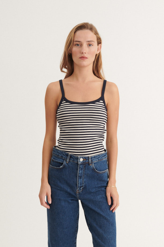 basic-apparel-ludmilla-top-damen-birch-navy-bio image 1