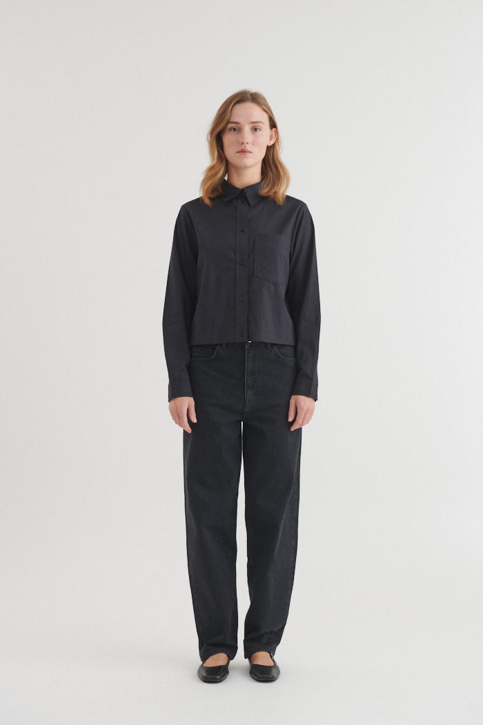 basic-apparel-silje-cropped-shirt-damen-schwarz-bio-baumwolle image 4