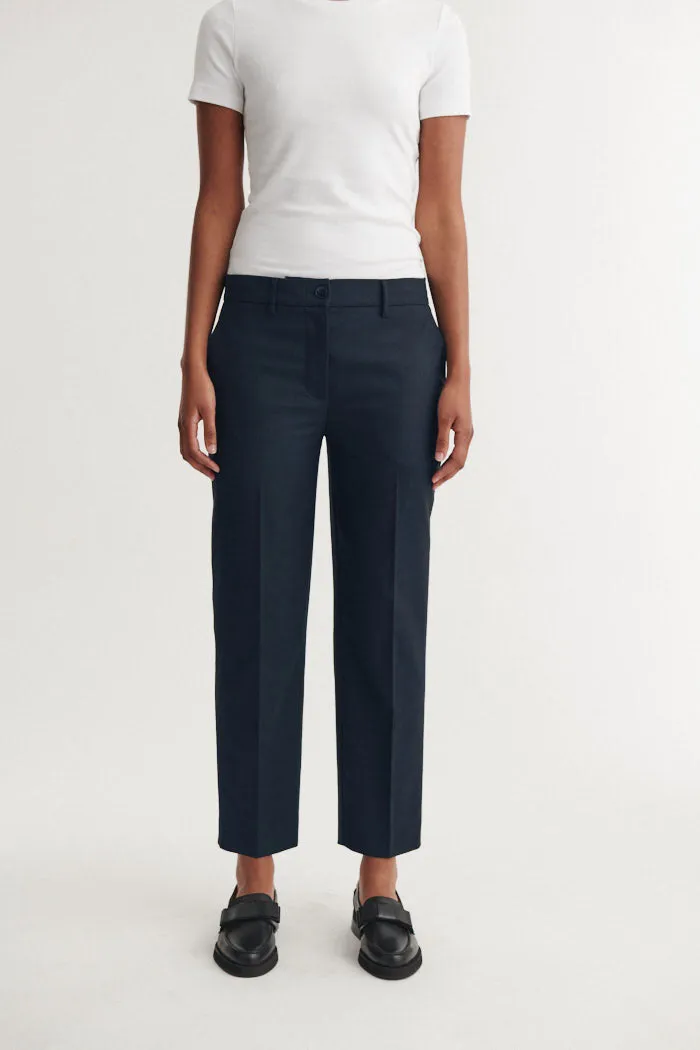 basic-apparel-radi-slim-pants-stoffhose-navy-b-gelfalte image 1